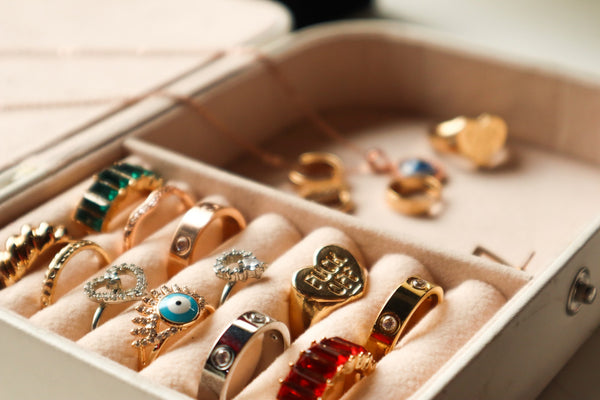 A Guide for Packing Jewellery Safely During Travels